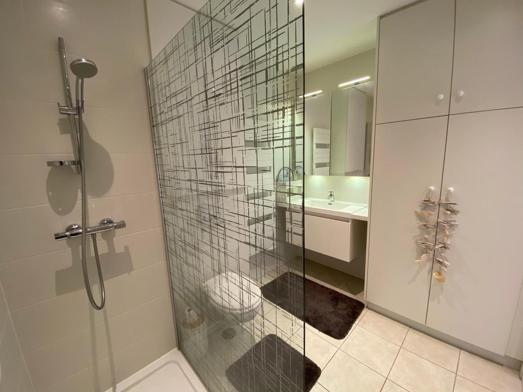Apartment Seaview Apartment: Modern With Terrace And Parking
