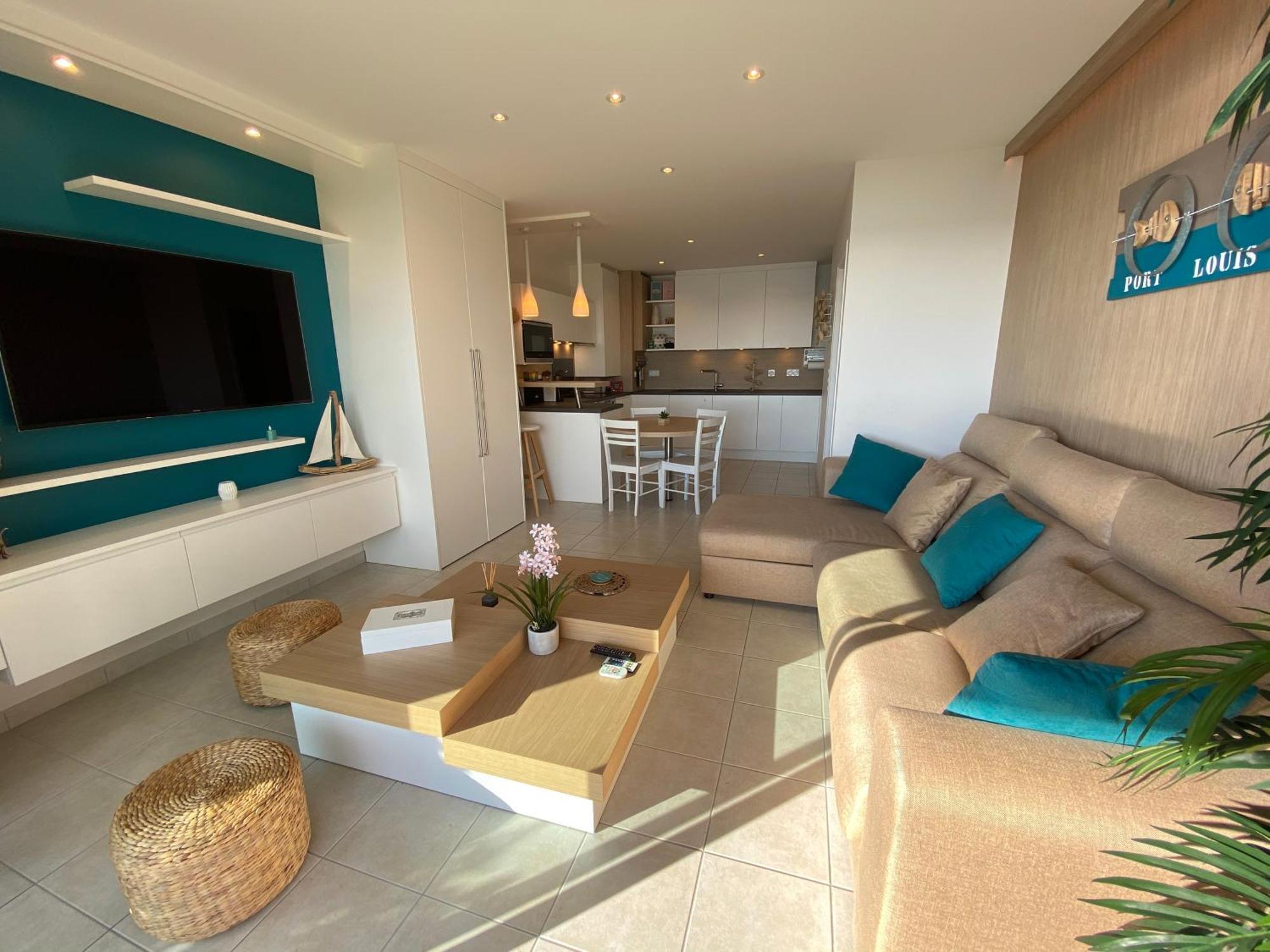 Apartment Seaview Apartment: Modern With Terrace And Parking Port-Louis