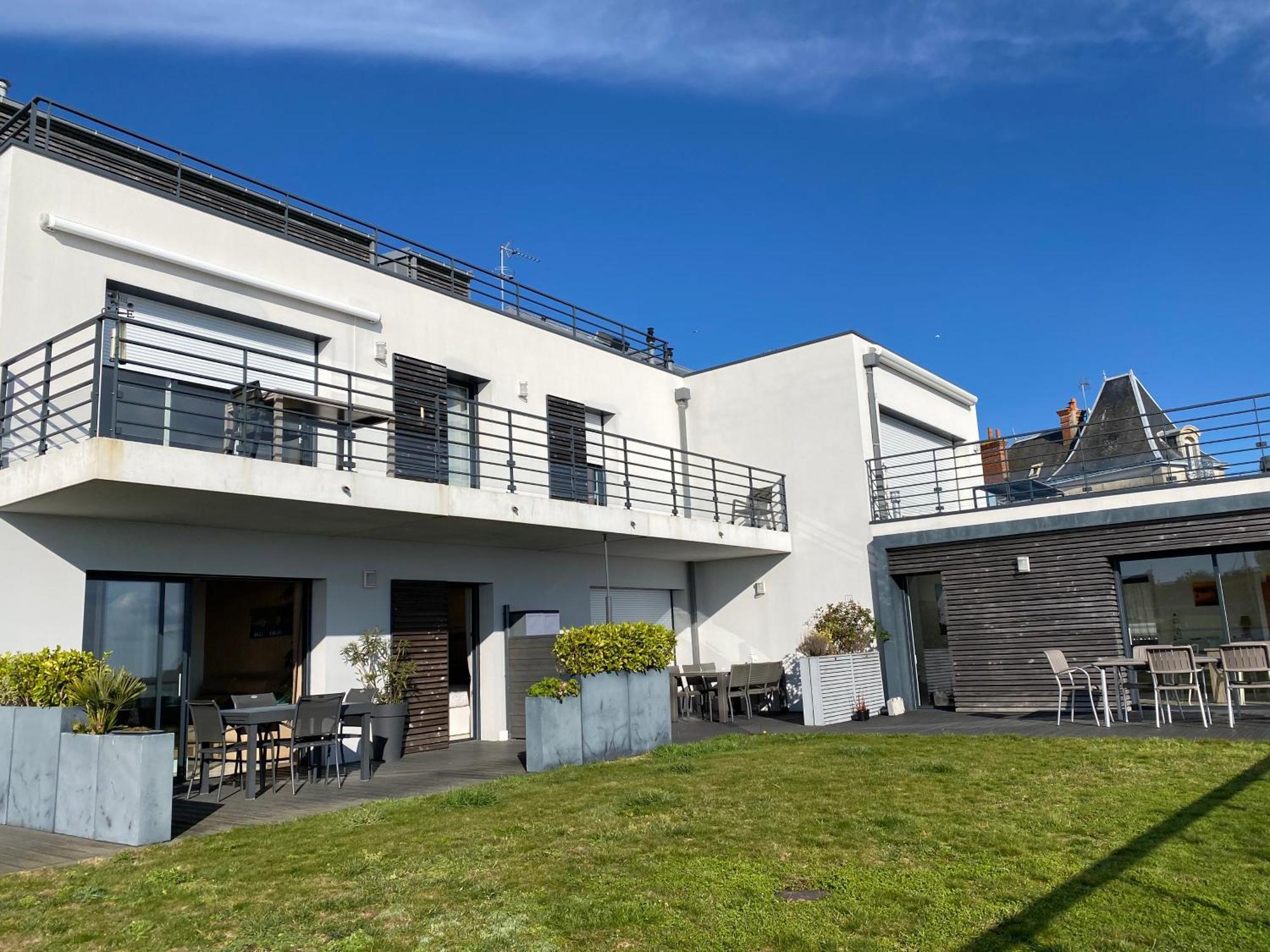 Apartment Ref 231 - Type 2 Pleine Vue Petite Avec Terrasse, Parking Et Garage Dans Recente *