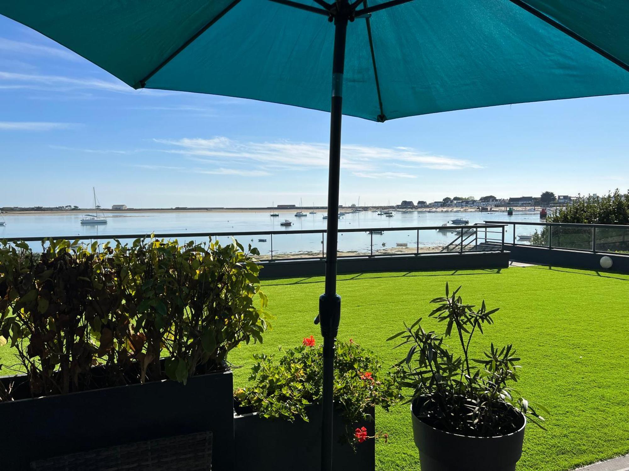 Apartment Ref 231 - Type 2 Pleine Vue Petite Avec Terrasse, Parking Et Garage Dans Recente Port-Louis